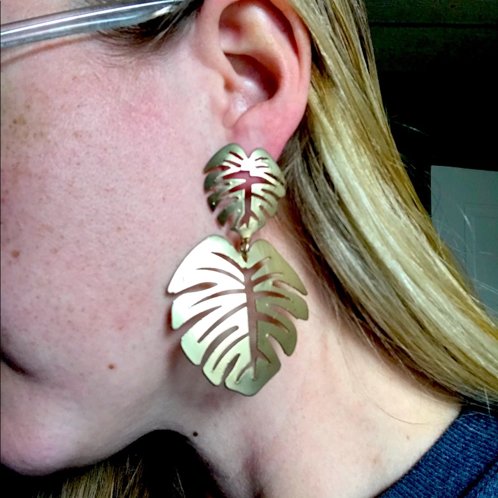🌼Gold metal leaf earrings🌼